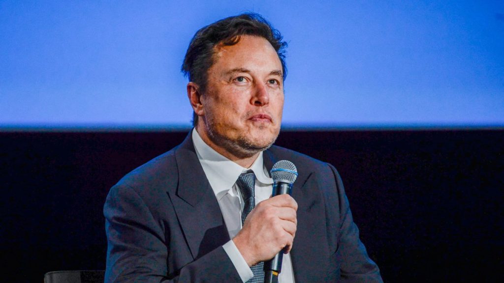 Elon Musk refutes timing of Twitter layoffs to have an effect on year-end compensation • TechCrunch