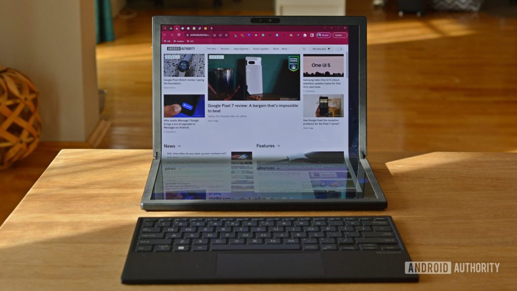 The idea of foldable laptop computer has potential