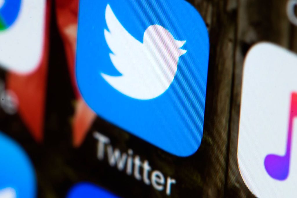 Musk claims Apple is threatening the removal of Twitter from the App Store
