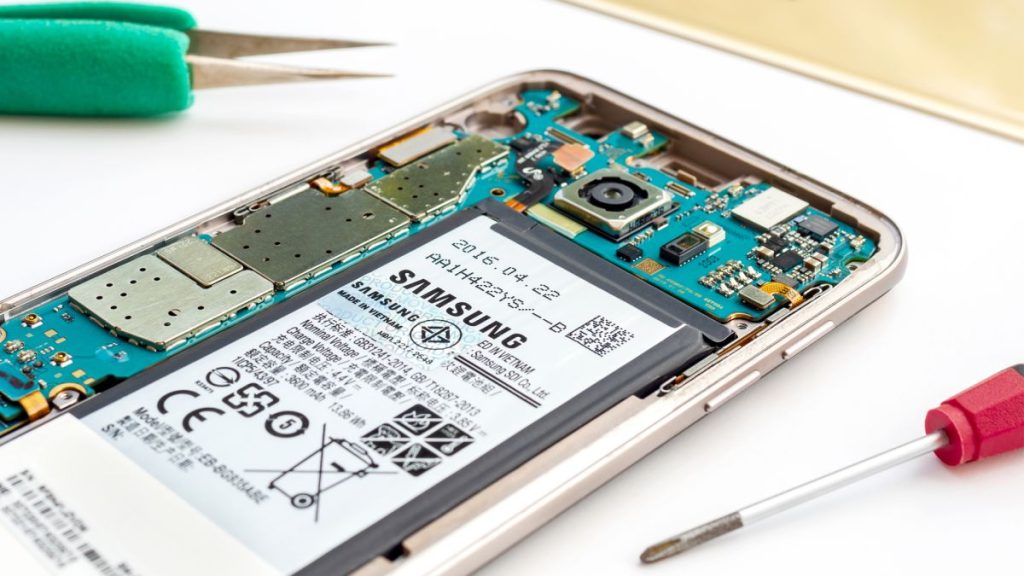 Samsung is developing a Self-Repair Assistant in the US.