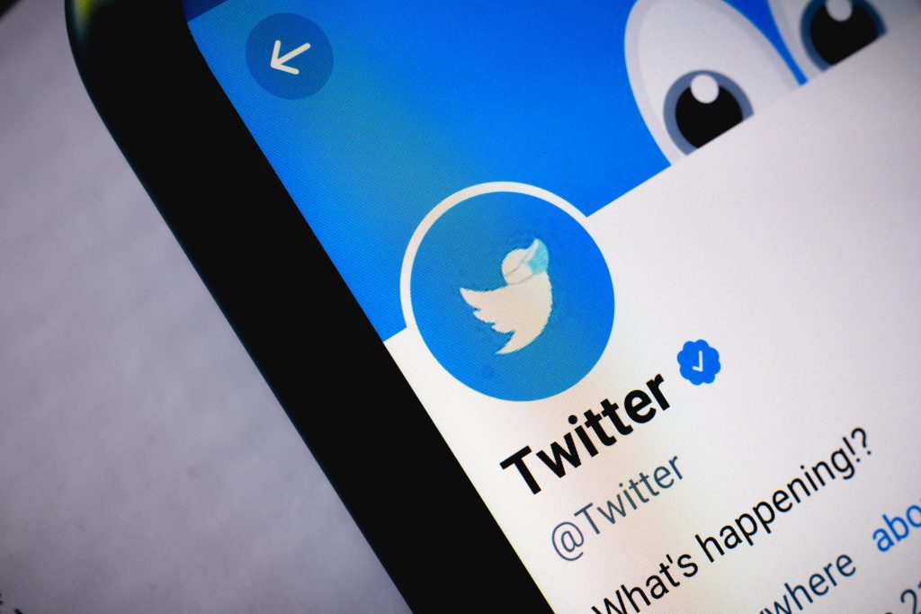 Twitter down for thousands