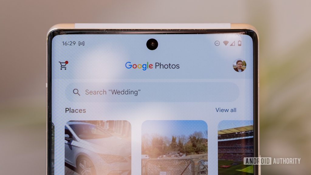 Google Photos is currently testing a new search function that allows you to find people by their faces.
