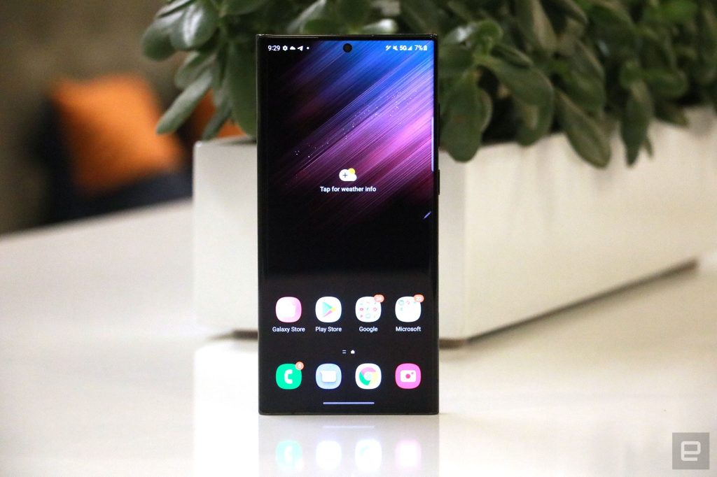 Samsung has hired a former Mercedes-Benz designer as its chief mobile designer.