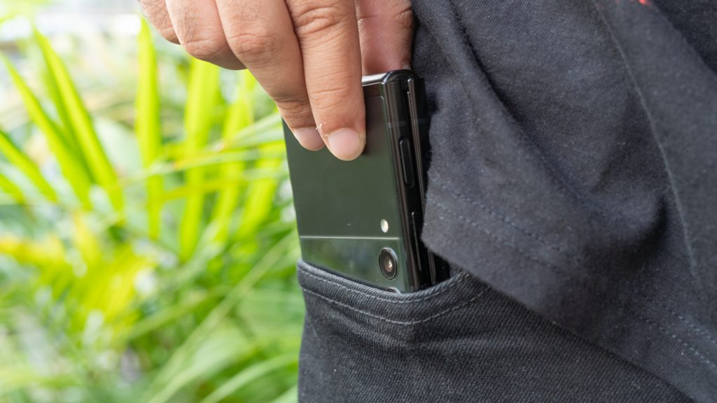 Here are some tips to keep your smartphone in your pocket