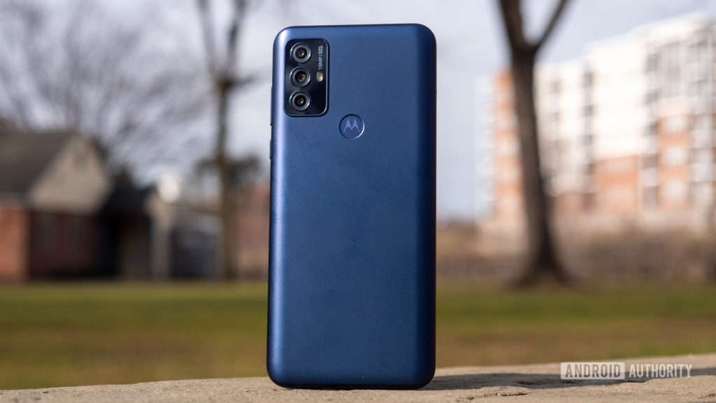 Review of Motorola Moto G Play (2023). Limited reach