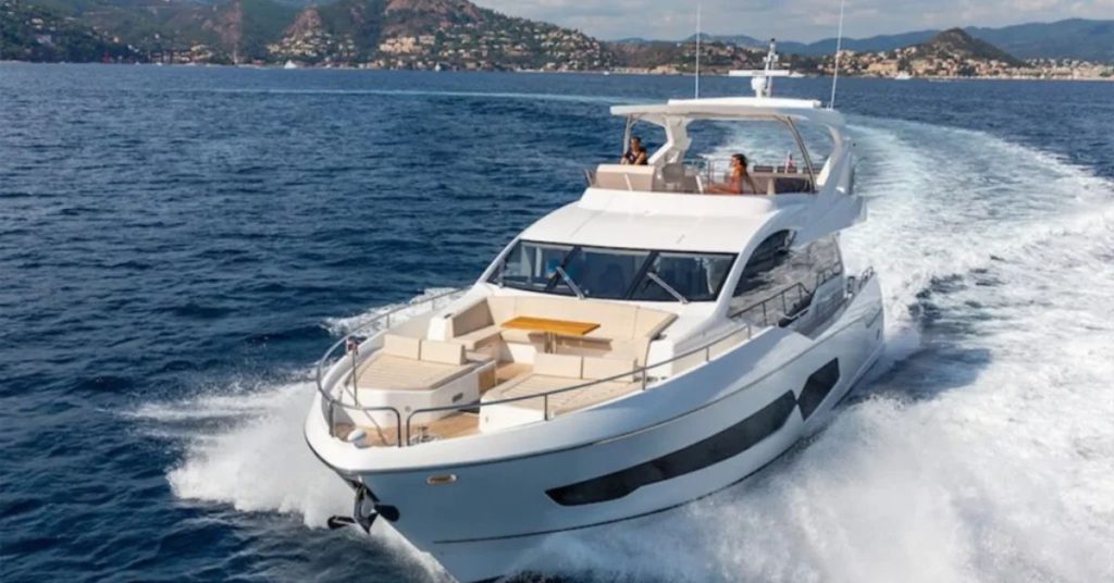 Explore Dubai’s Stunning Shoreline with Luxury Yacht Rental