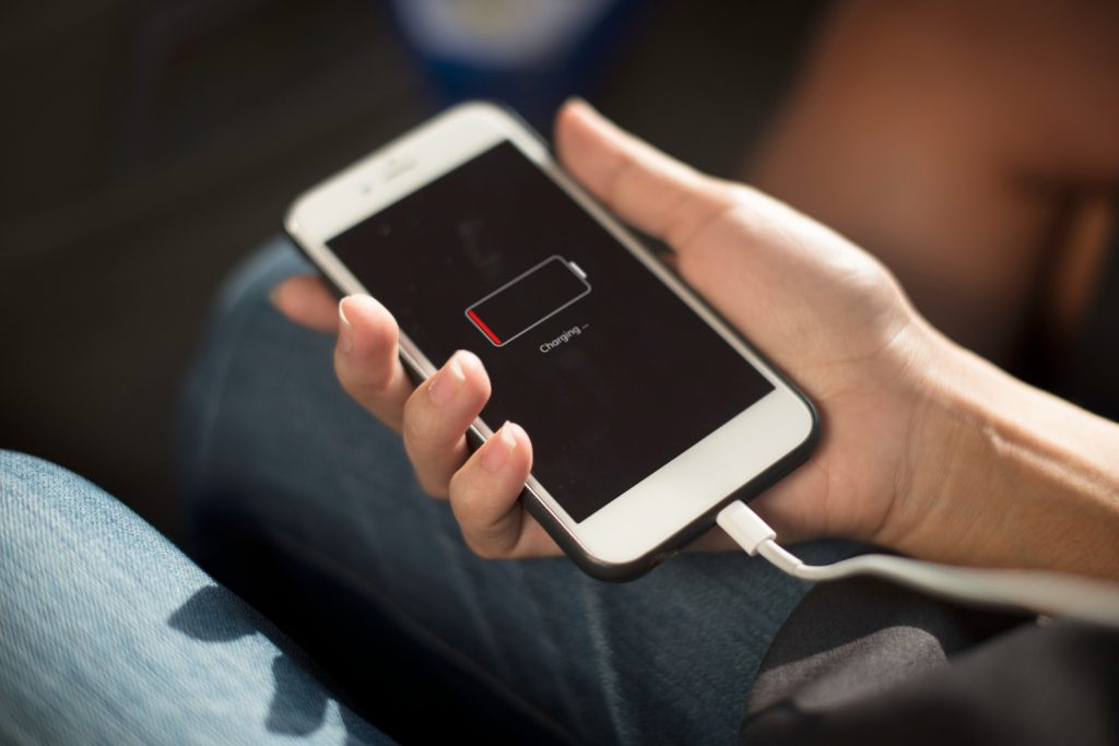 A New iOS Beta Sparks Debate Over Battery Efficiency and Performance
