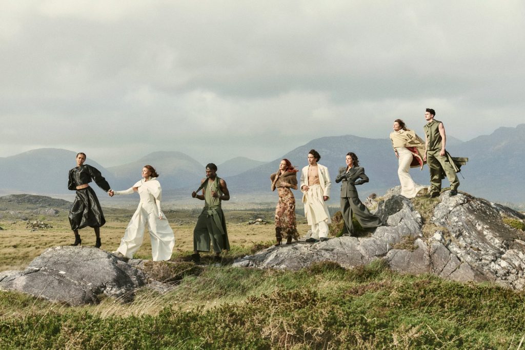Damian Foxe Photographs Ireland Fashion Week 2026 Campaign In Roundstone, Connemara Damian Foxe Photographs Ireland Fashion Week 2026 Campaign In Roundstone, Connemara: the Ireland Fashion Week 2026 Coming Home campaign cast on the rocks at Roundstone, Connemara, photographed by Damian Foxe